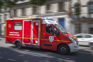 Seniorovi ve Francii spadly do kanálu klíče. Při pokusu o jejich vyzvednutí uvázl v šachtě hlavou dolů a nepřežil - Novinky
